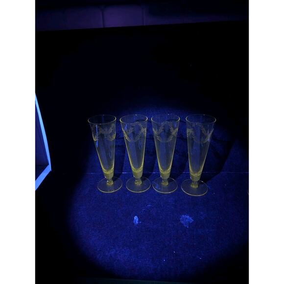 Chintz Etched Pilsner‎ Glasses Set of 4, 10 oz Footed Glasses, Vintage Glassware - Picture 2 of 10